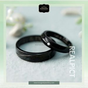 cincin hitam simpel elegan